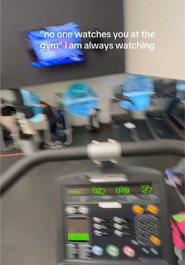 making sure everyone’s on their grind 🙂#foryoupage #fyp #springbreak #gym #grind #stairmaster #bigback