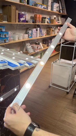 METROTECCR on Instagram: "😯Se encienden solas al detectar movimiento. Son magnéticas por lo que no requieren instalación, solo colocas los imanes y listo.👏👇 👏LÁMPARAS LED INTELIGENTES.👇 💡Lámpara led inteligente de 40cm: ₡7,900. 💡Lámpara led inteligente de 80cm: ₡10,900. 💡Lámpara led inteligente de 100cm: ₡12,900. 💡Lámpara led inteligente de 120cm: ₡15,900. 👏Estas lámparas led son recargables, funcionan con sensor de movimiento o manualmente. Tiene 3 tipos de luz: blanca, amarilla y cál