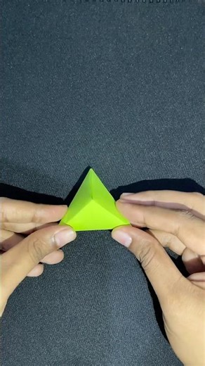 #origami #easyorigami #origamitriangle #easyorigamitriangle #easyorigamipyramid #origamipyramid