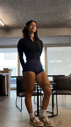 cant stress how stubborn my glutes are being highly quad dominant. this took so much effort and patience over years, and i'm still working on improvements 🙏 @Gymshark dc