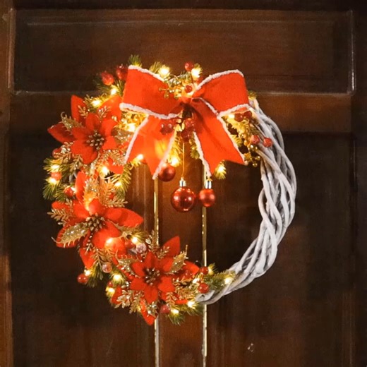 DIY Christmas wreath with poinsettias and lights | Life and Fun Story