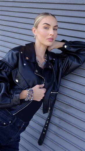 13K views · 235 reactions | FASHION FIX RECAP: Sound the alarm! Only ONE hour until October Fashion Fix drops! ⏰✨What’s your #1 must-have? Tell us below! #FashionFix #PaparazziAccessories #Countdown #DroppingSoon | Paparazzi Accessories | Facebook