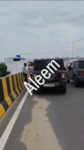 Bahadupura zoo par flyover pa stunts kar rahe bache, Police sa darkhas hai jald sa jald action ki guzarish. | Khaja Aleem Uddin
