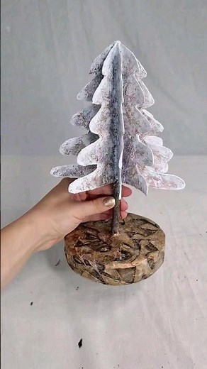 Christmas 🎄 made of toilet paper rolls 🤭😃 #bestoutofwaste #diy #chirstmascraft #toiletpaperrollcraft