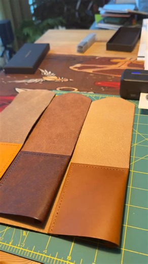 Template printing 🔥🛠️ A small but crucial step. Precise heat and pressure give a clean, lasting logo that marks every wallet as truly handmade. This is where craftsmanship meets identity. Made to last, made to stand out. DE 🇩🇪 🔥🛠️ Ein kleiner, aber entscheidender Schritt. Mit Hitze und Druck entsteht ein klares, dauerhaftes Logo – echtes Handwerk mit Charakter. #leathercraft #handmadewallet #branding #madeinberlin #artisanleather | Leather Craft Co.