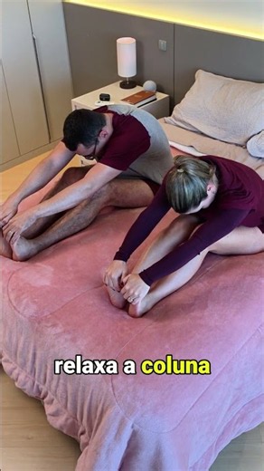 Fazer esses três alongamentos ainda na cama prepara seu corpo para um dia muito mais incrível!