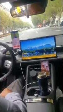 ! moving screen in car 🚗!