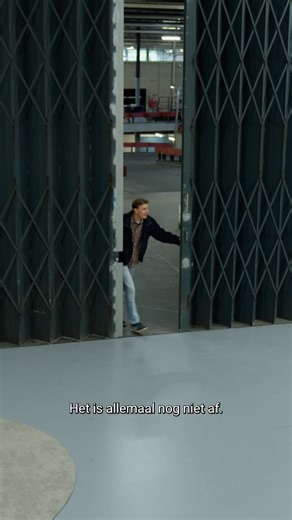 The Media Ahead on Instagram: "NIEUW: Max & De Media! 📣 Hoe verandert het medialandschap onder invloed van innovatie, AI en een nieuwe generatie makers? Tegel-winnaar @maxvessies gaat op zoek naar antwoorden in deze gloednieuwe podcast. 🎙️ De eerste afleveringen staan nu online. Daarin spreekt Max met @burgemeester_hilversum over het toekomstbestendig maken van de mediawereld. En met @gijs_sanders over het bereiken van jongeren. En dit is nog maar het begin! Later in de serie schuiven o.a. @sa