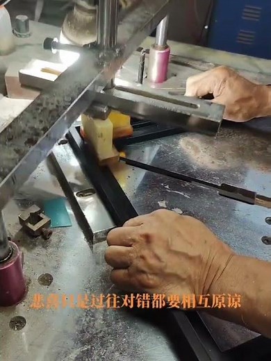 How to Cut and Assemble Floating Picture Frame Moulding Step by Step？from Foshan China