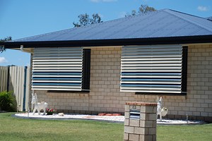 Folding Arm Awning, Outdoor Awnings & Zipscreen Blinds | Franks