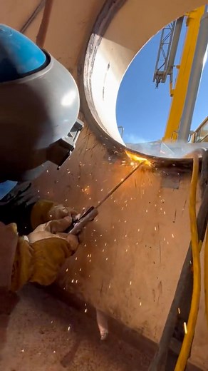 431K views · 8.3K reactions | My dawg Jordan welding out a manway #6010 #lincolnelectric #lincolnelectricwelding #weld #welder #ilove #welding #metal #steel #tank #tanking #tankie #work #working #fyp #fyp#ironwork #goodvibes #goodvibesonly | Datboimiggz | Facebook