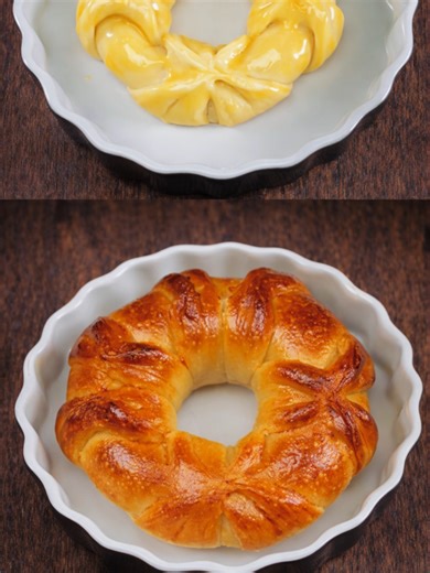 This bread surprised me! 😍 Soft, fluffy, delicious, beautiful, and incredibly easy to make! #quickbread #homemadebread #quickrecipe #simpleingredients #deliciousday #breadtiktok No mixer needed. Simple ingredients. 20 minutes in the oven. Simple ingredients. Save this recipe 🔖 You'll want to make it again and again 👇 🧾 Ingredients Dough: 200ml milk, 30g sugar, 30g vegetable oil, 5g vanilla, 450-500g flour, 7g instant yeast Topping: 1 egg yolk, 1 tablespoon milk Baking: 180°C - 20 minutes