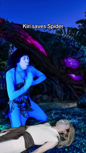 Kiri Saves Spider in Avatar: Way of Water