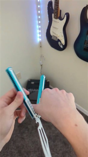 Two Handed Catch Flourish - Balisong Tricks