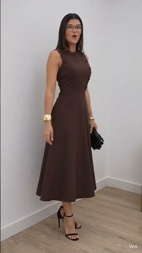 Vestido Mídi Marrom Alfaiataria: Elegância em Cada Detalhe