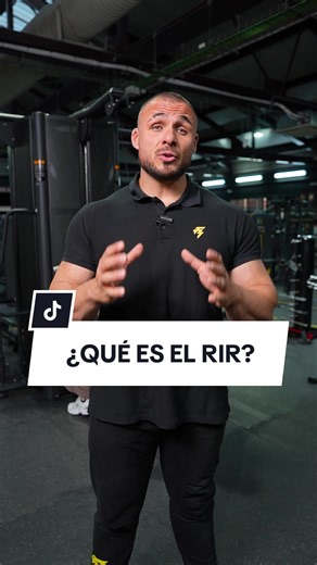 ¿QUÉ ES EL RIR? 💪 🦍 Hoy, @gorilangel te trae uno de los conceptos básicos que todo el mundo debería conocer, el RIR. 🥵 En hipertrofia, es una de las herramientas más útiles para medir el grado de esfuerzo y el progreso de los entrenamientos, y podría definirse como: las repeticiones que todavía podrías hacer antes de llegar al fallo muscular. 👨‍🏫 Por ejemplo, si haces 10 repeticiones pero podrías haber hecho 2 más, estarías trabajando a RIR 2. 📚 La clave aquí es que la evidencia científica