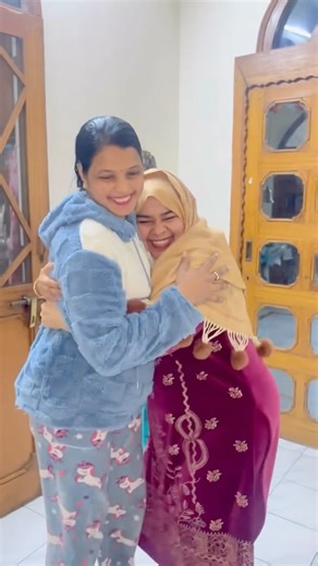 Aysha Khanam on Instagram: "“Blessed with a friend like her. Alhamdulillah”🌸💐 “Unplanned moments are the most special ❤️🫶🏻"