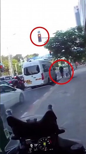 למה אתה בורח לשוטר שאומר לך לעצור?