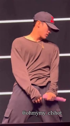 歐買 on Instagram: "Turn left #凸 #hung #bulge #briefs #man #korean #🩲 #凸凸的 #trunks #koreanman #cottonpants #theboyz #theboyzeric #eric #erictheboyz"