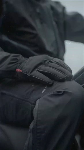 Ｏ ＤＩＮ ＭＦＧ on Instagram: "It’s Cold Weather Riding Season and these Apex Waterproof Gloves with D30 Armour are selling fast. Don’t miss out - Grab a pair of these best sellers for yourself, or someone on your Christmas list. Life is so much sweeter with toasty warm digits. #odinmfg #odinapex #odingloves #thegloveswiththemagnets #motorcyclegloves #motorcycles #gloves #motorcycle #seekridedestroy #forridersbyriders"