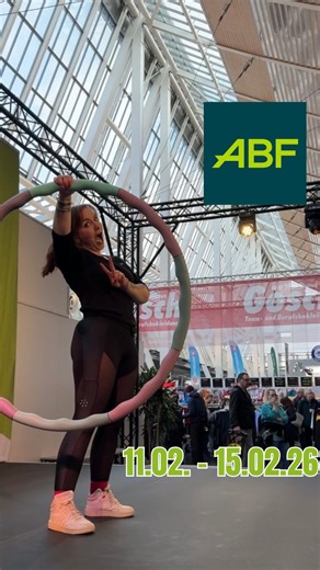 Elli Hoop® | Hochwertige Hula-Hoops und mehr on Instagram: "Besuche uns vom 11.02. bis 15.02.26 auf der @abf_hannover in Hannover – Abenteuer, Bewegung, Freizeit. Highlight: Am Sonntag, den 15.2. dreht sich alles um Hula Hoop! Sei live dabei und mache bei @elli_hoop zwei Workouts mit. 🕛 12:00 Uhr 🕒 15:00 Uhr Du willst auch zu Hause oder unterwegs weiter hullern? Kein Problem! An unserem Stand in Halle 26 kannst du unsere Elli Hoops testen und deinen eigenen Reifen mit Rabatt und ohne Versandko