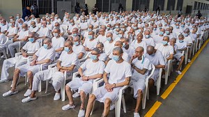 Mass trial for nearly 500 alleged gang members begins in El Salvador