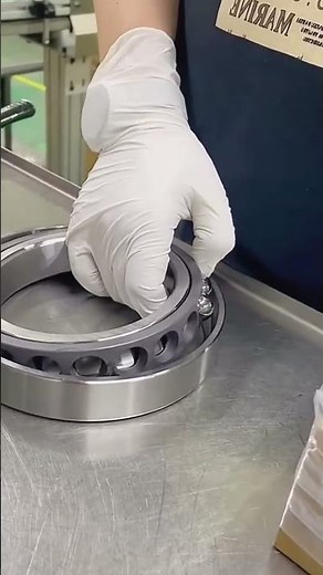 Manual installation process of bearing rollers