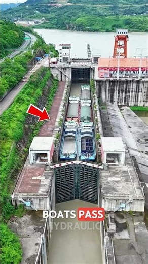 How Boats Pass Through Hydraulic Dams