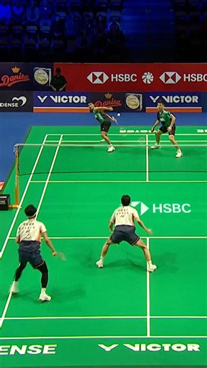 Behind-the-back stunner! 💥 Follow live action: https://bwf.tv HSBC Sport #BWFWorldTour #DenmarkOpen2025 | BWF — Badminton World Federation