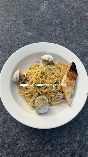 one of my favorite summer dishes to make is anything with clams😭 I lost my voice will be back soon ily xx #dinner #cooking #cookwithme #clams #seafood