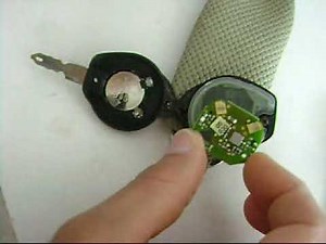 Comment réparer un clé de voiture Peugeot 206?