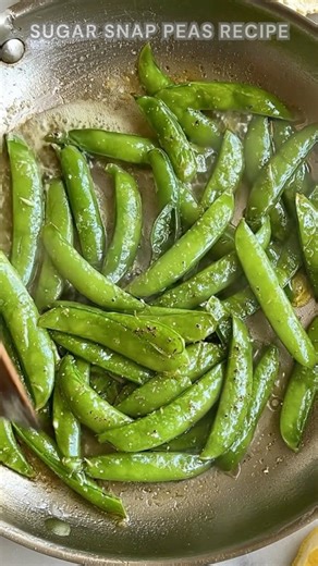 8.9K views · 66 reactions | Sugar snap peas tossed hot. Sprinkle olive oil, salt, pepper. Sauté on high for 4 minutes. These snap peas turn bright, crisp-tender, lemony, and irresistibly fresh. Ingredients ➤ 1 lb sugar snap peas, trimmed ➤ 2 tsp olive oil ➤ ¼ tsp kosher salt FULLL Recipe in First Cօʍʍеոτ  | Nessy Recipes | Facebook