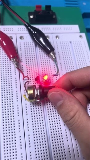 2N2222 Transistor Amplification Test with 9V and Variable Resistor #breadboard #transistor #resistor