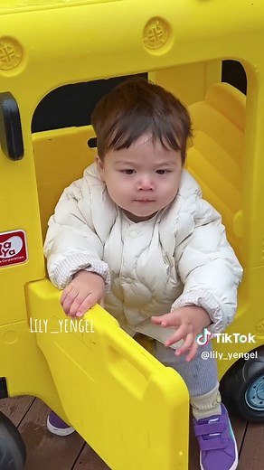 헨지와 함께하는 아기 놀이 시간