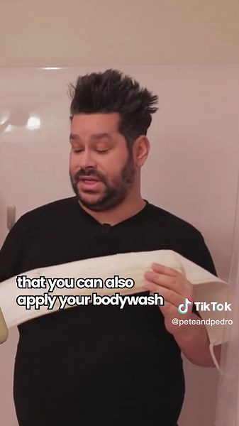 The EASIEST Way To Clean Your Back! #bacne #backacne #bodyacne #acne #backscrubber #loofah