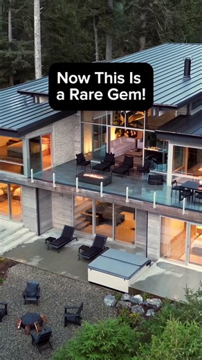 This Tofino British Columbia luxury home has it all. Would you move here? #🇨🇦 #tofinobc #tofino #surflife #canada #luxuryhomes #propertygrams