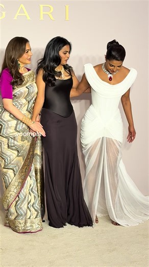 Nita Ambani et Isha Ambani à l'exposition Bvlgari