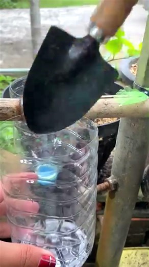 Genious Upcycling: DIY Garden Tool Holder!