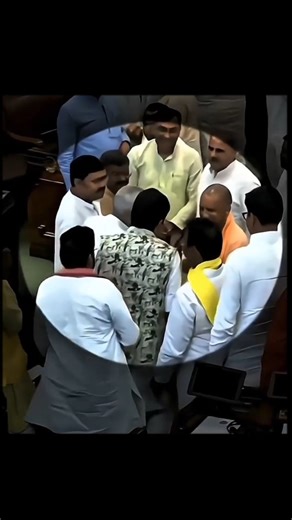 ADITYA SINGH RAJPUT on Instagram: "Yogi Adityanath 🔥🗿🚩 . . जापान में कदमों की गति को बिजली में बदलने के लिए पीजोइलेक्ट्रिक टाइलों का उपयोग किया जाता है। ये टाइलें आपके कदमों की गतिज ऊर्जा को ग्रहण करती हैं। जब आप चलते हैं, तो आपके वजन और गति से टाइलों पर दबाव पड़ता है। टाइलें थोड़ी झुक जाती हैं, जिससे यांत्रिक तनाव उत्पन्न होता है। टाइलों के अंदर मौजूद पीजोइलेक्ट्रिक पदार्थ इस तनाव को विद्युत ऊर्जा में परिवर्तित कर देता है। प्रत्येक कदम से एक छोटा आवेश उत्पन्न होता है, लेकिन लाखों कदमों के सं