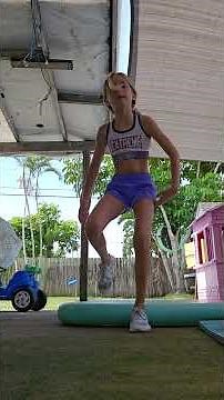 HOW TO DO A FORWARD ROLL! #tumbling #gymnast #cheer #cheerleading