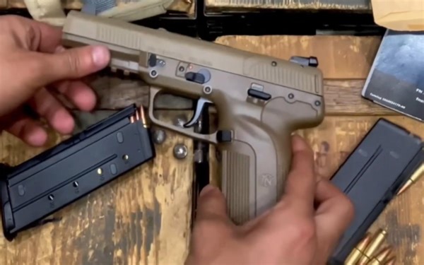 传奇的5-7手枪：FN57 （看子弹就很不一般