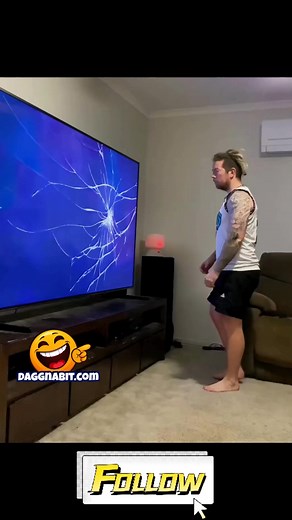 1.3K views | Bad TV pranks 藍#scarecam #scarepank #jumpscare #prankvideo #funnyprank #fyp #TV #funny Credit to @smilingfruit1 | Daggnabit | Facebook