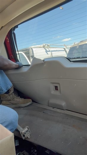 2004 Ford Expedition Tailgate Manual release ‪@ElmoMotorWorks‬