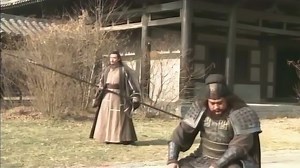 新三国花絮：诸葛亮耍长枪，刘备抽烟，关羽喝矿泉水