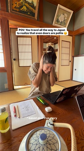 Václav The Happiness Being on Instagram: "😲 une nouvelle façon d’explorer le Japon (🇬🇧 below) et on te dit pourquoi faire pareil 👇🏻 Comme nous travaillons presque de n’importe où… quand un moine nous a proposé d’emménager dans une maison traditionnelle japonaise en bord de mer... On a atterri à la campagne, où même les maisons sont polies ! Pourquoi la campagne pour un voyage au Japon : 💰 Un prix imbattable : pour le prix d’une chambre minuscule en ville, on avait une maison incroyable à s