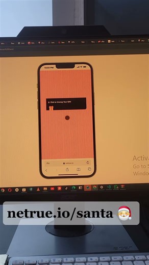 I built this Santa 🎅 wrap my gift app with HTML, CSS, and JS only.
