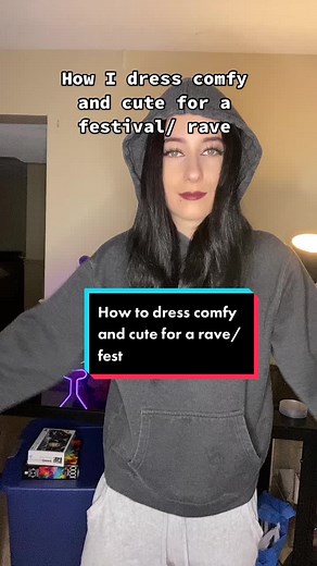 How to dress comfy and cute for a rave. How to dress warm for a rave. How to dress for a festival. How to dress warm for a festival #edm #festival #rave #house #techno #techhouse #dubstep #festivalfashion