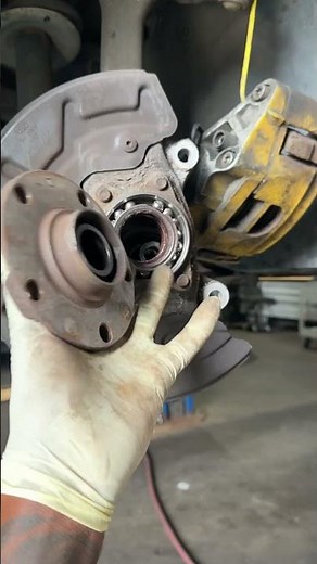 Wheel Bearing / Hub Failure on Audi A4 #audi #a4 #bearing ng