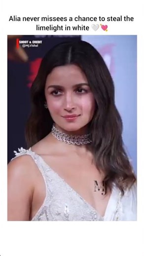 Alia Bhatt in white is wow 🤍🔥 #bollywood #aliabhatt #viral #shortsfeed #subscribe