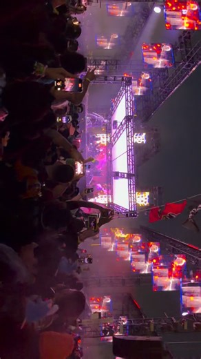 CyleeWorld4L🤘🏽💔 on Instagram: "@theresistance.worldwide had an insane set at @apocalypsefest 🔥🔥🔥🔥 Video came out to crispy not to post 😮‍💨 #theresistance #apocalypse #riddim #riddimrat #starwars #darthvader #edm #NecropolisDistrict #bass"